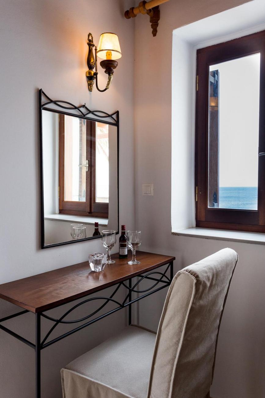 Pleiades Seaside Residences In Mani Agios Nikolaos  Room photo