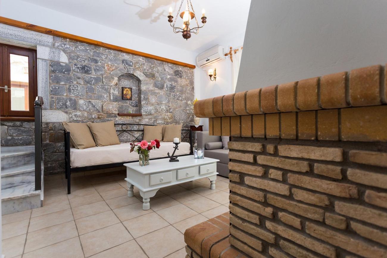 Pleiades Seaside Residences In Mani Agios Nikolaos  Room photo
